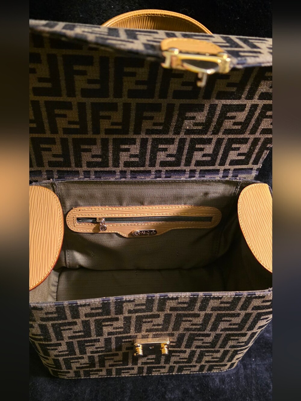 Vintage Fendi Brown Zucca Canvas Vanity Bag with Tan Leather Handle & Dustbag. - Picture 4 of 4